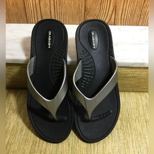 Okabashi women's Silver/Black Flip Flop Sandals size M/L-8